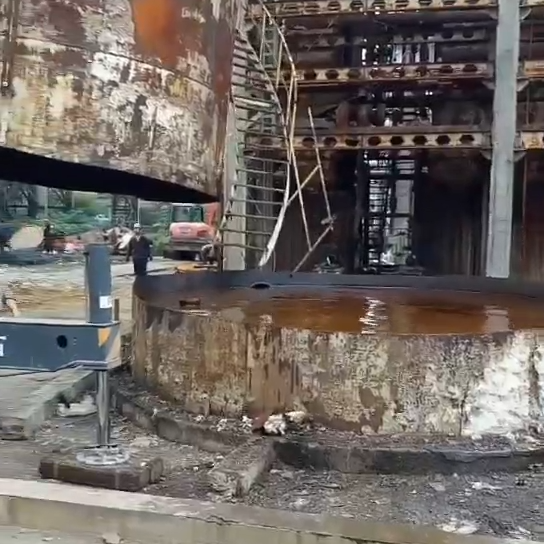 杜絕明火隱患，鋼廠罐體水切割拆除